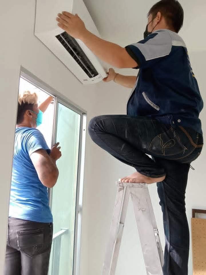 ฉีดล้างแผงคอยล์เย็นด้วยเครื่องฉีดน้ำแรงดัน